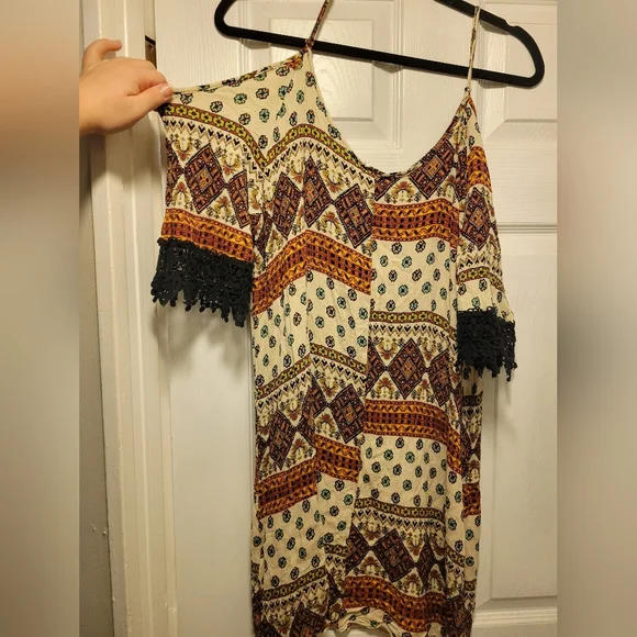 Cut out shoulder/off shoulder dress lace details on arms size 1x Charlotte Russe - Picture 9 of 9